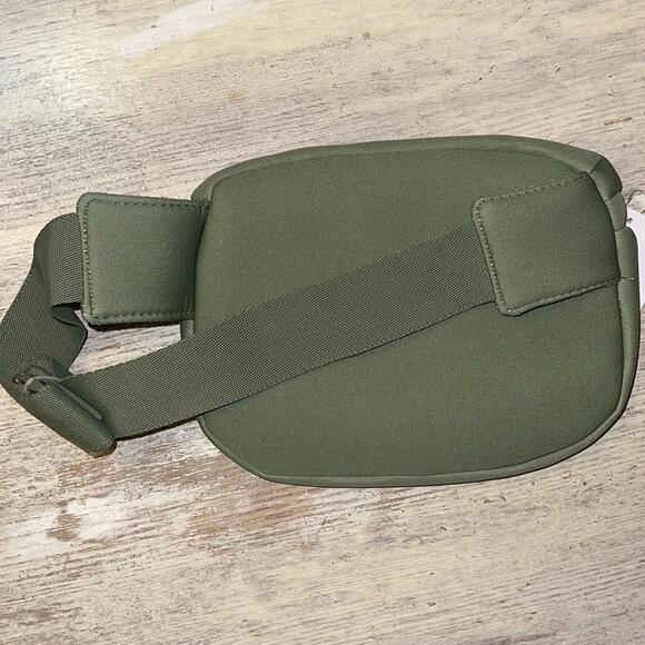 NWT Gaiam Altitude Sage Green Waist Bag Fanny Pack - Picture 4 of 5